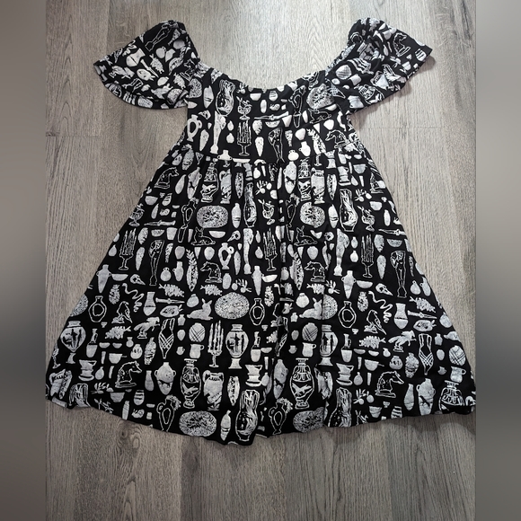 Thief and Bandit Dresses & Skirts - Thief and Bandit ''Emma'' Curio dress size Large with Pockets